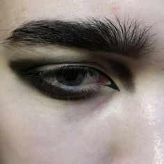 Tradgoth Makeup Men, Male Trad Goth Makeup, Goth Guy Makeup, Trad Goth Makeup Men, Goth Makeup Men, Male Eyeliner, Masculine Goth Makeup, Emery Core, Traditional Goth Makeup