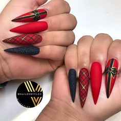 Christmas Present Nails, Christmas Nails Designs, December Nails, Red Christmas Nails, Tree Themes, Plaid Nails, Joy Christmas, Nails Christmas