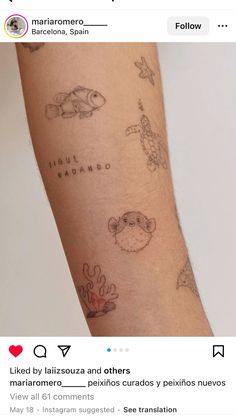 a person's arm with tattoos on it and the caption is in spanish