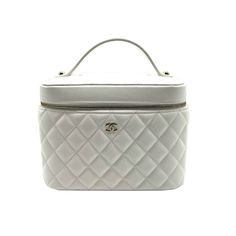 CHANEL Handbag Vanity Bag Coco Mark Matelasse Caviar Skin Leather White LadiesBrand: ChanelGender: WomenLine: MatelasseCountry of Origin: ItalyColor: WhiteMaterial: Caviar leatherComes with: NoneSize (HxWxD): 15cm x 21cm x 13.5cm / 5.9'' x 8.26'' x 5.31''