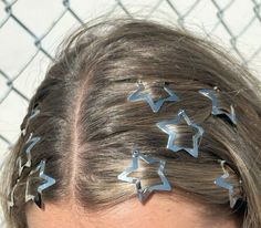 Space Hair Aesthetic, Silver Fits Aesthetic, Hair With Star Clips, Star Hair Clips Y2k, Hairstyles With Star Clips, Star Clips Hair, Star Hair Accessories, Billie Concert, Hair Clips Aesthetic