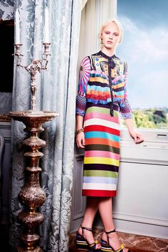 Mary Katrantzou | Cruise 2018 | Look 7 Artsy Clothing, Lavender Fashion, Interesting Patterns, High Fashion Photography, Unique Clothing