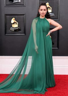 Sofia Carson from Grammys 2022 Red Carpet Fashion on E! Online Sofia Carson Red Carpet, Sofia Carson Style, Movie Red Carpet, Grammy Outfits, Sophia Carson, Jay Chou