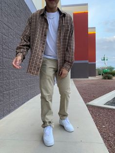 Current Male Fashion, Mens Clothing Styles Fall Casual, Men Outfit Inspo Casual, Means Fashion, College Guy Outfits Casual Street Styles, Tan Flannel Outfit Men, Men Simple Outfit, Styles For Men, Mens Flannel Shirt Outfit