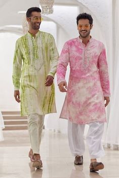 Green tie-dye pattern mirror embroidered straight kurta. Paired with a pyjama. Components: 2 Pattern: Embroidered Type Of Work: Mirror Neckline: Band collar Sleeve Type: Long Fabric: Pure Linen Color: Green Other Details:  Approx. product weight: 1 kg Note: Outfit worn by the model on the right is not for sale. Occasion: Mehendi and Puja - Aza Fashions Traditional Indian Mens Clothing, Indian Wedding Suits Men, Wardrobe Planner, Indian Groom Wear, Haldi Outfit, Gents Kurta Design, Red Kurta, Diwali Outfits, Gents Kurta