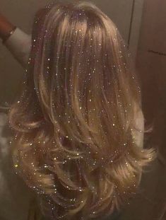 Hair Tinsel, Glitter Hair, Dream Hair, Aesthetic Hair, Prom Hair, Pretty Hairstyles, Maquillaje De Ojos, Hair Looks, Hair Goals