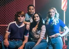 the cast of riverdale season 3 poses for a photo in front of an american flag