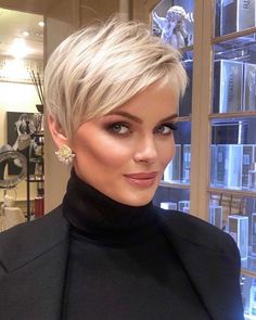 Haircut Design, Chic Haircut, Short White Hair, Balayage Blonde, Short Hair Trends, Haircut Inspiration, Bob Hairstyles For Fine Hair, Short Layered Haircuts, Silk Press