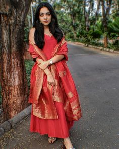 Ahana Krishna, Simple Lehenga Choli, Ahaana Krishna, Kerala Engagement Dress, Silk Kurti Designs, Crop Pictures, Cute Outfits With Leggings, Indian Bride Outfits, Anarkali Dress Pattern