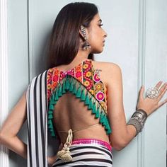 V shaped open back sleeveless tribal banjara work saree blouse Design For Back Neck, Navratri Blouse, Wedding Dress Mermaid Lace, Choli Blouse Design, Backless Blouse Designs, Saree Blouse Neck Designs, Blouse Back Neck Designs, Sari Blouse Designs, Indian Saree Blouses Designs