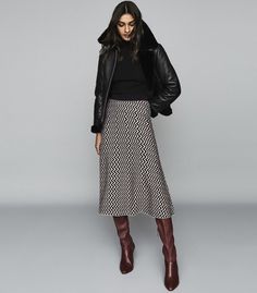 Minimalist Moda, Skirts With Boots, 가을 패션, Fall Fashion Outfits, Work Fashion, Fall Winter Outfits, Modest Outfits, Look Cool, Skirt Outfits