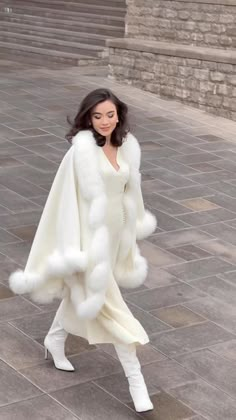 Fur Clothes Aesthetic, Winter Women Style, Cute Coats For Winter, Fancy Clothes Women, White Coats For Women, White Clothing Aesthetic, White Clothes Aesthetic, Cute Coats For Women, Elegant Womens Fashion