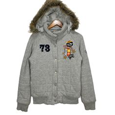 Billabong Zip Up Button Hoodie Patches Embroidery Jacket Detachable Furs Hoodie Grey Size Medium * Made in : China * Size on Tag : Medium (M) * Manual Measurement (inch) : Chest 18.5, Length 25, Sleeve 28.5, Hem 16.5. * Recommended for Size : Small (S) & (M) Medium * Material : Polyester, Cotton. * Colour : Grey * Condition : Good Used * See photos for details. * Free Defect : No Stain, No Holes, No Tears, No Faded. 4802 Gray Hooded Outerwear With Buttons, Hooded Outerwear With Button Closure, Embroidered Fall Hoodie Outerwear, Hooded Embroidered Fall Outerwear, Winter Embroidered Hooded Outerwear, Hoodie Patches, Patches Embroidery, Button Hoodie, Embroidery Jacket