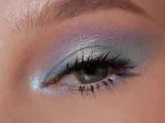 Aesthetic Blue Eyeshadow, Blue Eye Make Up Aesthetic, Light Blue And Purple Eye Makeup, Frosty Eyeshadow 90s, Shimmer Blue Eye Makeup, Blue Iridescent Makeup, Frosted Eyeshadow 90s, Blue Iridescent Eye Makeup, Blue Eyes Blue Eyeshadow