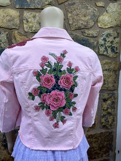 "Pink denim jack with cropped sleeves and floral patches. Chest measurement: 43\" Size Large" Upcycle Wardrobe, Embroidered Outfits, Altered Jeans, Denim Painting, Denim Jacket Embroidery, Altering Jeans, Jacket Embroidery, Pink Denim Jacket, Jacket Ideas