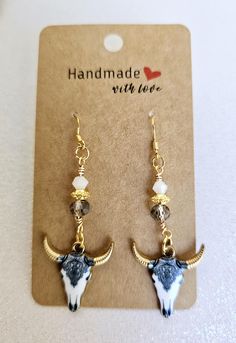 Handmade Cowboy Cow Skull earrings in a beautiful grey design. These are a favorite with Crystal beads. Grey Design, Cow Skull, Skull Earrings, Gray Design, Cowboy Western, Jewelry Earrings Hoops, Western Cowboy, Crystal Beads, Cow