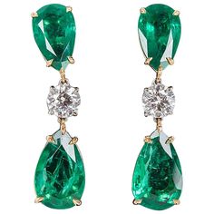 A beautiful pair of handmade Green Emerald and Diamond drop earrings. 4 pear shape Green Emeralds with fine color and brilliance weigh 13.22. 2 round brilliant cut white diamonds weigh 1.67 cts. 18k yellow and white gold. White Gold Drop Earrings, Emerald Earrings Drop, Diamond Pendent, Bridal Earrings Drop, Luxury Jewellery, Classic Earrings, Diamond Drop Earrings, Emerald Earrings, Diamond Drops