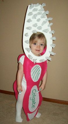 mes de carnaval e teremos várias opções de fantasias para voçes! Homemade Toddler Costumes, Funny Kid Costumes, Colgate Toothbrush, Halloween Infantil, Costume Works, Costumes Kids, Homemade Halloween Costumes, Toddler Halloween Costumes