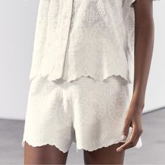 Zara Woman Collection Shorts With A High Waist Made Of A Viscose And 17% Linen Blend. Tonal Embroidered Detail. Hidden In-Seam Zip Closure. Size L Waist 16 Inch Hip 21.5 Inch New With Tag Pijamas Women, Zara Shorts, Embroidered Shorts, Zara Woman, Zara Women, Women Collection, Linen Blend, High Waist, Zara