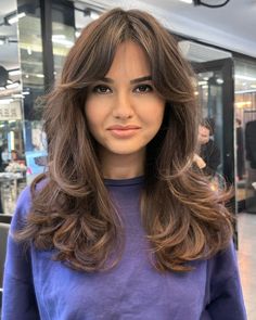 18 Most Flattering Medium-Length Haircuts For Round Faces Round Face Haircuts Medium, Medium Hair Round Face, Round Face Hairstyles Long, Volume Haircut, Haircuts For Round Faces, Hairstyle For Chubby Face, Bangs For Round Face, Layered Haircuts For Medium Hair, Medium Length Hair With Layers