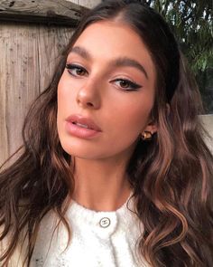 Camila Dunne Makeup, French Smokey Eye, Camila Morrone Chanel, Black Outfit Makeup Look, French Makeup Looks, French Girl Aesthetic Makeup, Party Makeup For Brown Eyes, All Black Outfit Makeup Looks, Makeup Looks Night Out