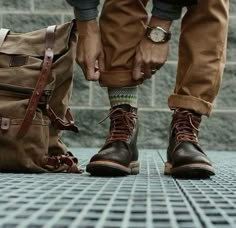 Backpacks Travel, Travel Canada, Leather Backpacks, Mens Fashion Rugged, Travel Brand, Rugged Style, Mens Winter Fashion, On The Ground, Gentleman Style