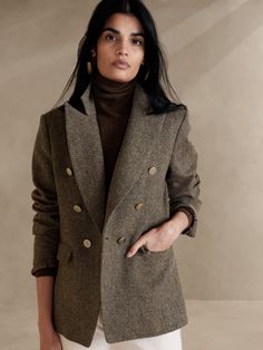 Herringbone Captain's Blazer | Banana Republic Gray Herringbone Blazer Outfit Women, Herringbone Blazer Outfit Women, Herringbone Blazer Outfit, Wool Blazer Outfit Women, Tweed Blazer Outfit Women, Tweed Blazer Outfit, Sharp Shoulders, Campus Fashion, European Travel Outfit