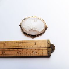 A very beautiful estate vintage shell cameo weighing 9.18 grams. The clasp denotes 1920's to Present. The cameo is in perfect condition being very feminine and lacy pretty! Vintage Cameo, Native American Fashion, Silver Work, Vintage Turquoise, Brooches, Vintage Jewelry, Give It To Me, Shells, Gold