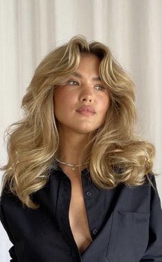 90s Haircuts Blonde, Hairstyles To Attend A Wedding, Short 90s Hair Blowout, 90s Blowout Prom Hair, Matilda Djerf Blowout, Blowout Hair Prom, 90s Mid Length Haircut, 90s Hair Medium Length, Medium Length Haircut Blowout