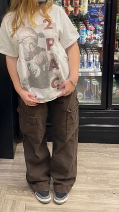 Baggy Clothes Outfit Cargo Pants, Y2k Outfits With Cargo Pants, Fits With Brown Cargo Pants, Outfit Inspo Baggy Pants, Cute Fits With Cargo Pants, Fit With Cargo Pants, Y2k Cargos Outfits, Brown Baggy Cargo Pants Outfit, Baggy Clothes Inspo Summer