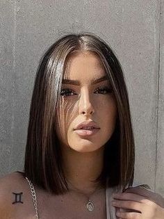 Tuns Bob Lung, Platinový Blond, Short Shoulder Length Hair, One Length Haircuts, Sleek Short Hair, Straight Hair Cuts, Blonde Hair Shades, Short Straight Hair, Shoulder Length Hair Cuts