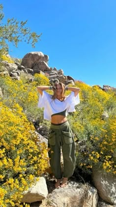 Beach Birkenstock Outfit, Ropes Course Outfit, Earthy Lifestyle Aesthetic, Boho Workout Clothes, Indy Aesthetic Outfits, Hiking Outfit Inspiration, Flat Rimmed Hat Outfit, Outdoor Summer Outfits For Women, Hosting Outfits Restaurant