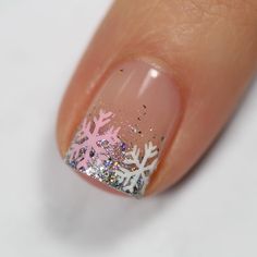 Kids Winter Nail Designs, Kids Winter Nails, Christmas Manicure Ideas Simple, Kids Nails Christmas, Luminary Nails Design Christmas, Kids Christmas Nail Designs, Light Pink Nails With Snowflakes, Christmas Nails Kids, Holiday Lights Nails