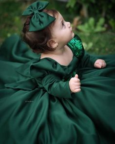 Unique Baby Clothes, Cute Babies Photography, Fashion Baby Girl Outfits, Islamic Girl, Frocks For Girls, Dresses Kids Girl, Baby Photoshoot