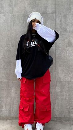 #fashion #fashionstar #subscribeplizzzz Red Baggy Pants Outfits, Red Pants Aesthetic, Red Baggy Outfit, Cargo Streetwear Outfit, Aesthetic Oversized Outfits, Tomboy Poses, Baggy Fits Aesthetic, Baggy Outfits Aesthetic, Red Cargo Pants Outfit