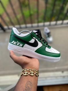 Custom New York Jets Themed Af1s - Kiaun's Customs Jet Air, Jets Football, Af1 Shoes, Nike Shoes Air Force, Painted Sneakers, Air Force 1s, Ny Jets, Unique Sneakers, Personalized Shoes