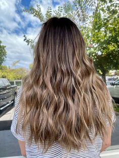 Beach Hair Cut, Beach Blonde Hair, Hair Winter, Long Hair Highlights, Hear Style, Amber Hair, Brown Wavy Hair