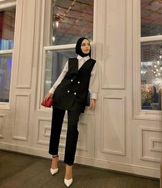 Formal Hijab Outfit, Veiled Clothes, Modest Work Outfits, Blazer Outfits Casual, Hijab Style Casual, Fashion Top Outfits, Business Outfits Women, Office Outfits Women, Hijabi Outfits Casual