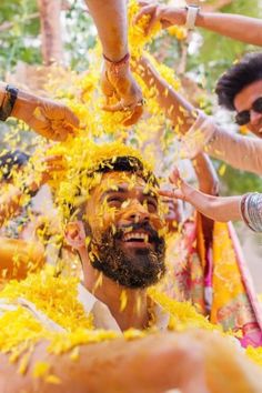 Haldi Pose For Groom Haldi Ceremony Outfit For Men, Haldi Poses For Bride, Haldi Ceremony Decorations, Haldi Ceremony Outfit, 90s Fashion Outfits Hip Hop Party, Haldi Outfits