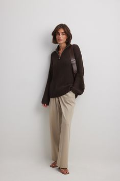 This sweater features a polo neck with a zipper at the front. It has slightly dropped shoulders and an oversized fit. This sweater features a rib design. Zipper Sweater Outfit, Zipper Outfit, Jumper Outfit, Pullover Outfit, Sweater Brown, Zippered Sweater, Ribbed Turtleneck, Business Outfit, Polo Neck