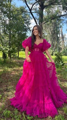 Trendy Birthday Outfits, Rose Prom Dress, Top Wedding Dress Designers, Accessories Beach, Stunning Prom Dresses, Cute Dress Outfits, Pretty Prom Dresses