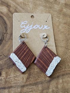 Handmade Earrings with she-oak wood and silver leaf fix with resine epoxy ( L:5cm ; R:4cm) Silver Leaf, Oak Wood, Handmade Earrings, Jewelry Earrings Dangle, Dangle Drop Earrings, Dangle Earrings, Jewelry Earrings, Accessory Gift, Electronic Accessories