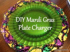 a green plate with mardi gras decorations on it and the words diy mardi gras plate charger