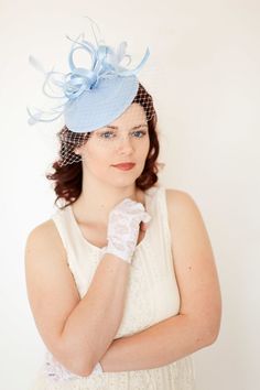 🐝  Fascinator with feathers & mesh veil is perfect for the Kentucky Derby, Tea Party, Wedding, or shower.  You will be sure to be the star of the show in your Beautiful baby blue Kentucky Derby Hat.  Style: "The Madelyn Marie" from The Hat Hive. ♥Attaches with matching, satin headband. ♥Ultra Light & comfortable to wear. ♥Packed and shipped in a sturdy box with special love & care to ensure a safe delivery. ♥Includes a hat care card with instructions on how to care for & keep your piece beautif Baby Blue Hat, Kentucky Derby Women, Kentucky Derby Fashion, British Hats, Derby Fashion, Blue Fascinator, Large Hat, Veil Styles, Occasion Hats