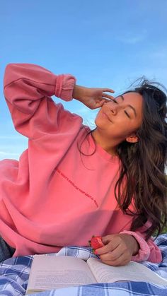 Watch The Sunset, Spring Outfits Women, Day At The Beach, Casual Summer Outfit, Summer Evening, Top Priority, The Sunset, Seasonal Fashion, Summer Outfits Women