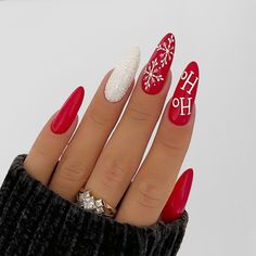 Winter-Themed Christmas Press-On Nails | Festive Holiday Gift for Her | Trendy Nail Art to Complete the Perfect Holiday Look this Season. 🙏 Thank you for stopping by and supporting a small business!💖 ✨ 𝐌𝐚𝐭𝐞𝐫𝐢𝐚𝐥: I only work with high quality materials to create sturdy & long-lasting luxury press on nails that you can trust on. My nails will last for: 1- 2 days using adhesive tab (provided with the nail set) 2- 3 weeks using nail glue. You can reuse all of the nails multiple times if yo Amazon Christmas, Red Christmas Nails, Snowflake Nails, Festival Nails, Stick On Nails