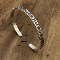 ❋ Handmade Sterling Silver Cuff Bracelet, Thick squarish Solid Silver with with Butterflies and Flowers pattern, for Man or Woman ❋ Adjustable, The Length end to end from the outside) about 6 3/4 inches ( / 17.3cm). ❋ Size: M-L for women, S-m for men ❋ Metal Purity: 95% Silver. (Purer than 925 Sterling Silver). To browse some more of our Silver Jewelry collection you can click on the following links: https://www.etsy.com/shop/SilverShapes Earrings: https://www.etsy.com/shop/SilverShapes?section_ Bracelet Thick, Boho Cuff Bracelet, Boho Pendant Necklace, Handmade Silver Jewellery, Silver Bracelets For Women, Handmade For Sale, Butterflies And Flowers, Spike Earrings, Beaded Drop Earrings