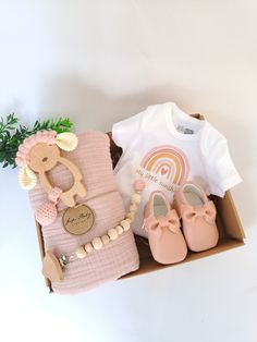 Expecting Mom Gift Basket, New Mum Hamper, Baby Girl Gift Box, Baby Shower Registry, Baby Announcement Pictures, Baby Elefant, Baby Gift Hampers, Diy Baby Shower Gifts, Gift Boxes For Women