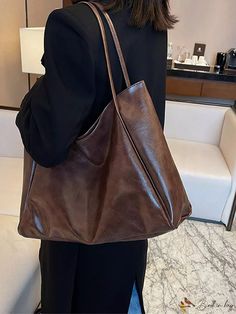 Bags Aesthetic, Ultra Modern, 2025 Vision, Carry Bag, Leather Tote Bag, Leather Handbag, Aesthetic Clothes, Leather Tote, Backpack Bags