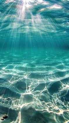 the sun shines through the water as it reflects on the ocean floor